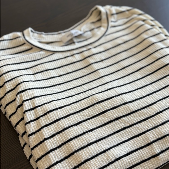 Carly Jean Los Angeles Black and White Striped Tunic - Picture 3 of 7